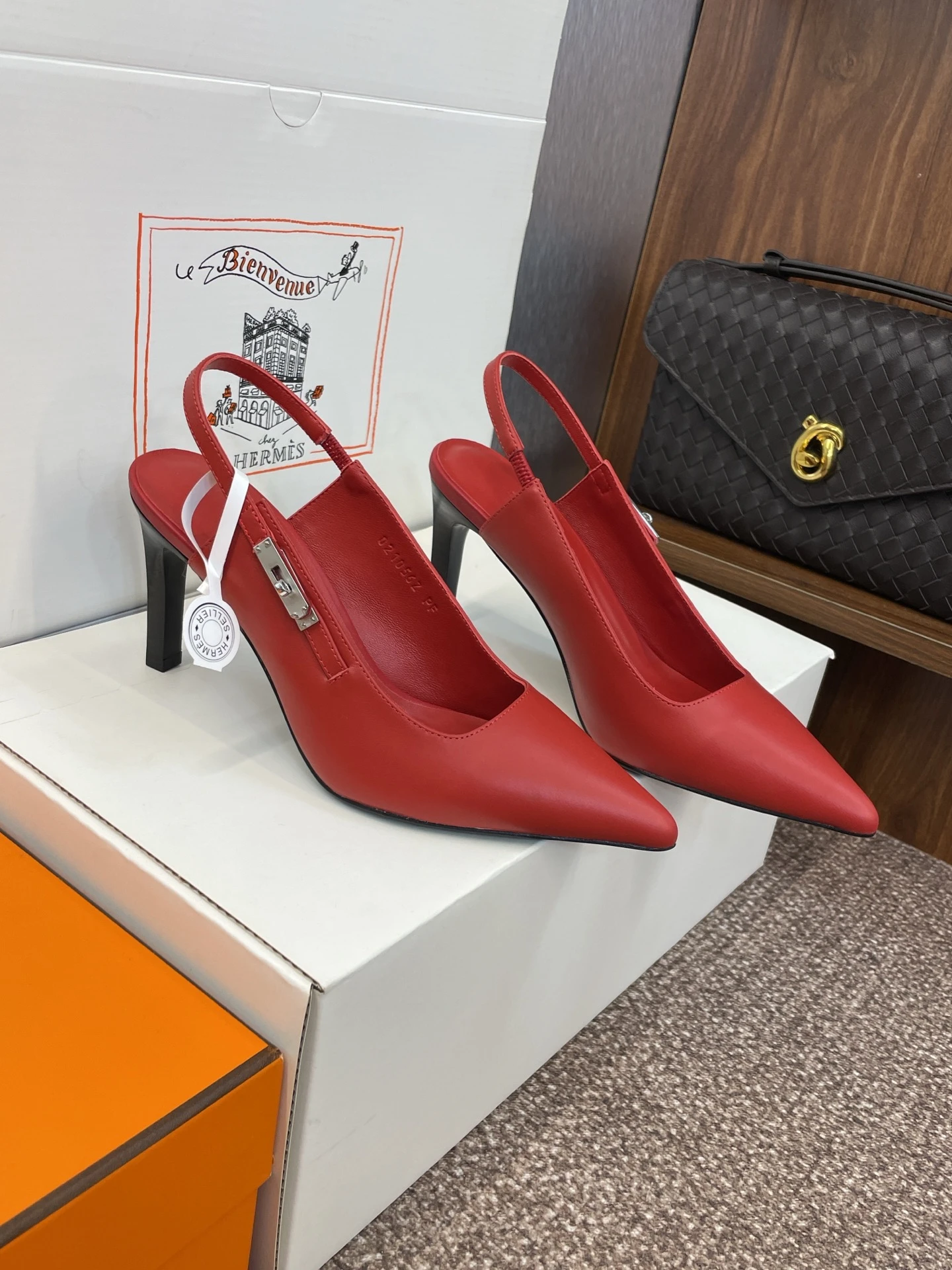 Hermès Sandals — b1015341