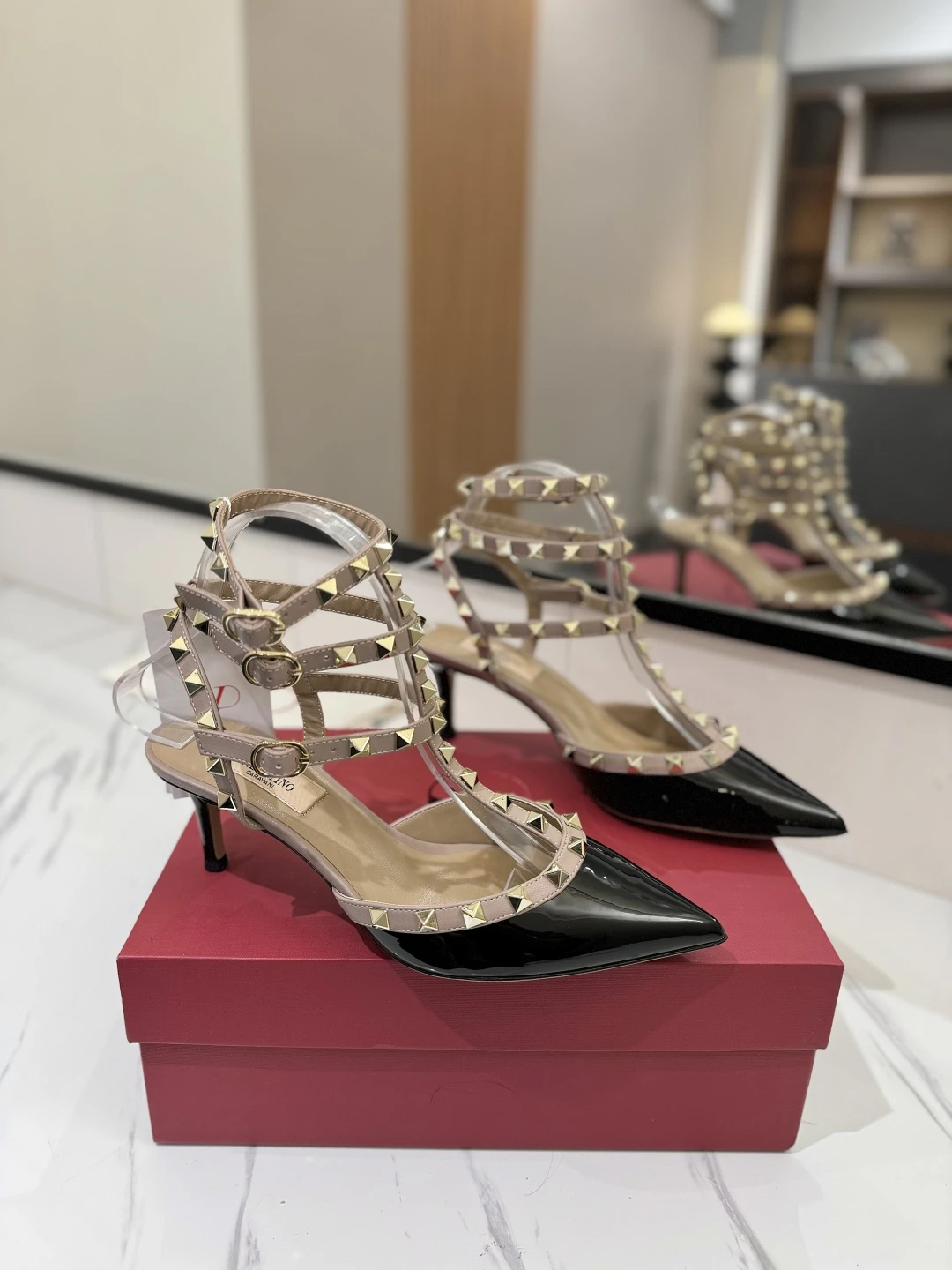 Valentino Sandals — df410c3f