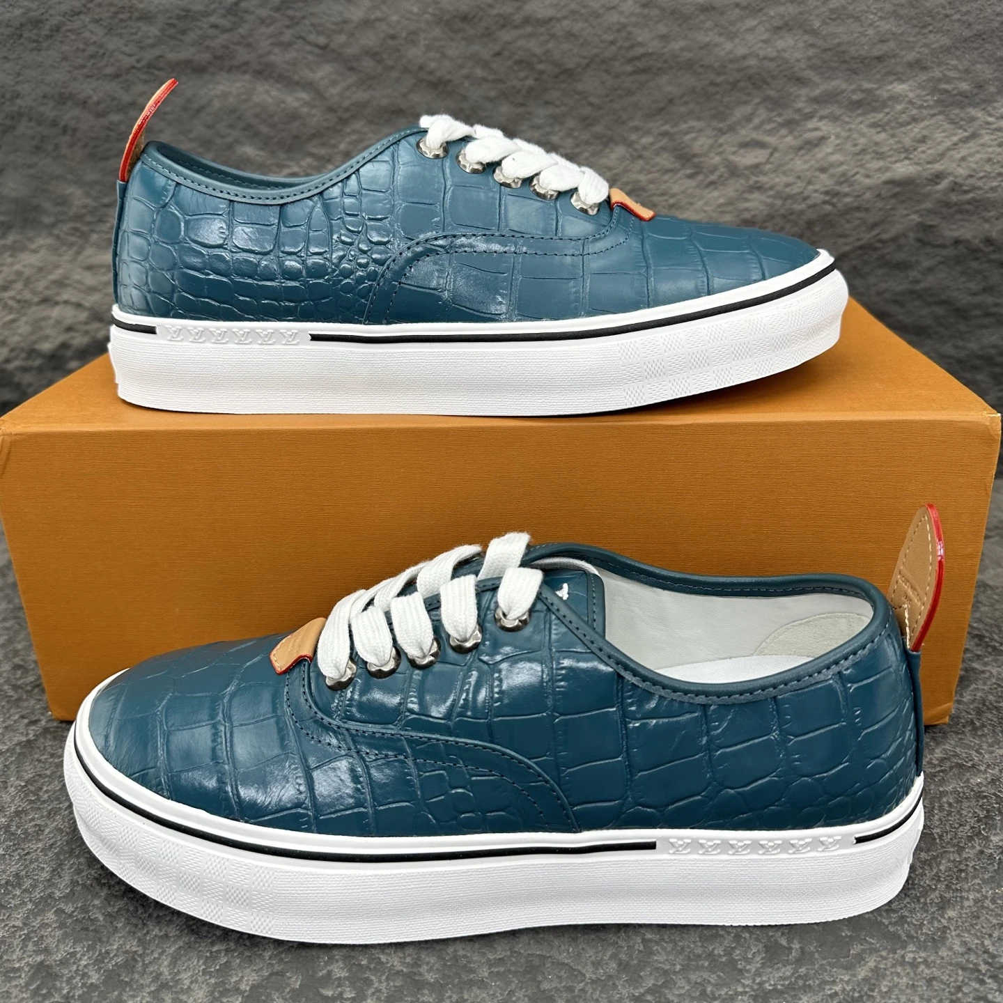 Louis Vuitton Sneakers — f15b6842