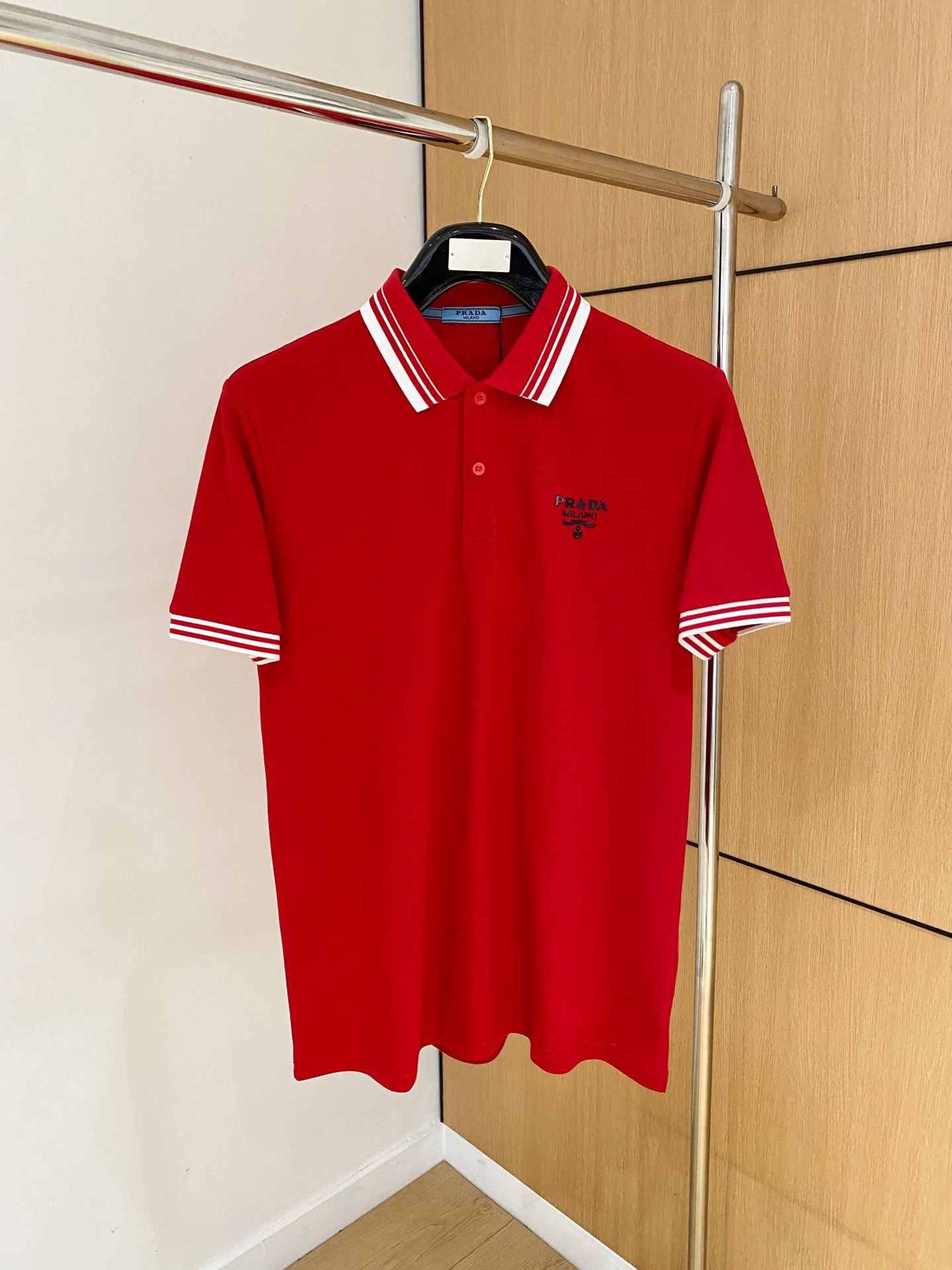 Prada T-Shirt — 30d29d20