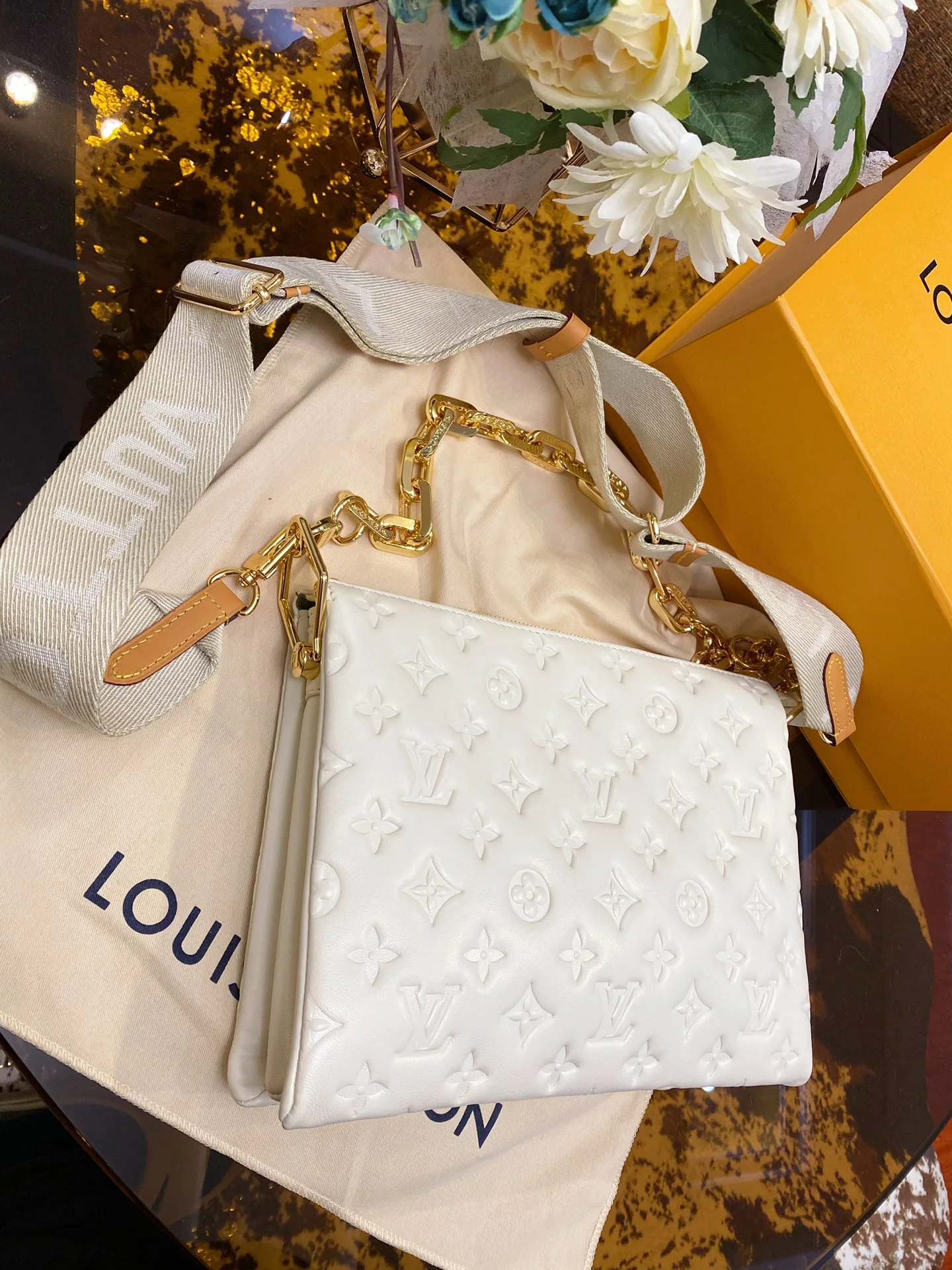 Louis Vuitton Bag — e2a1c8c5
