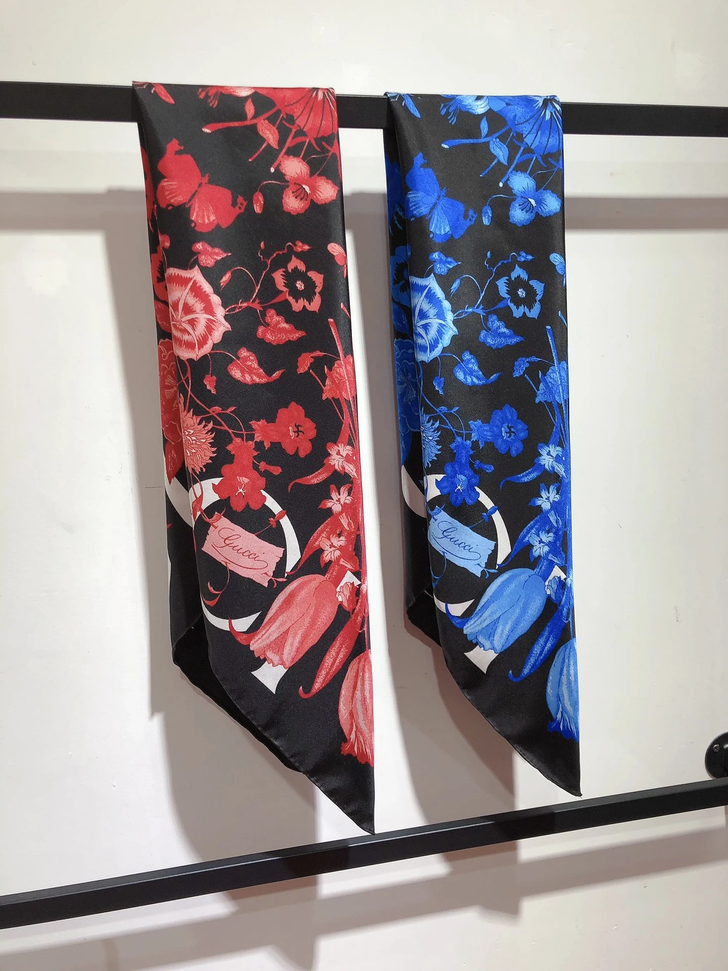 Gucci Scarves — 0f4f926e
