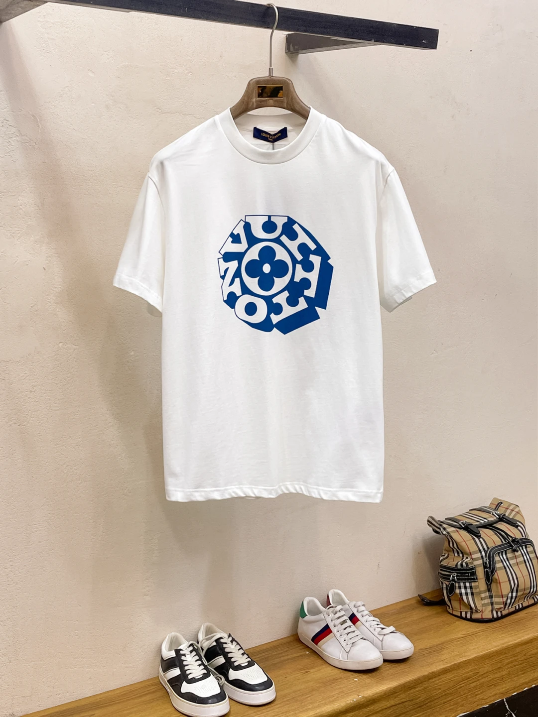 Louis Vuitton T-Shirt — 62866805
