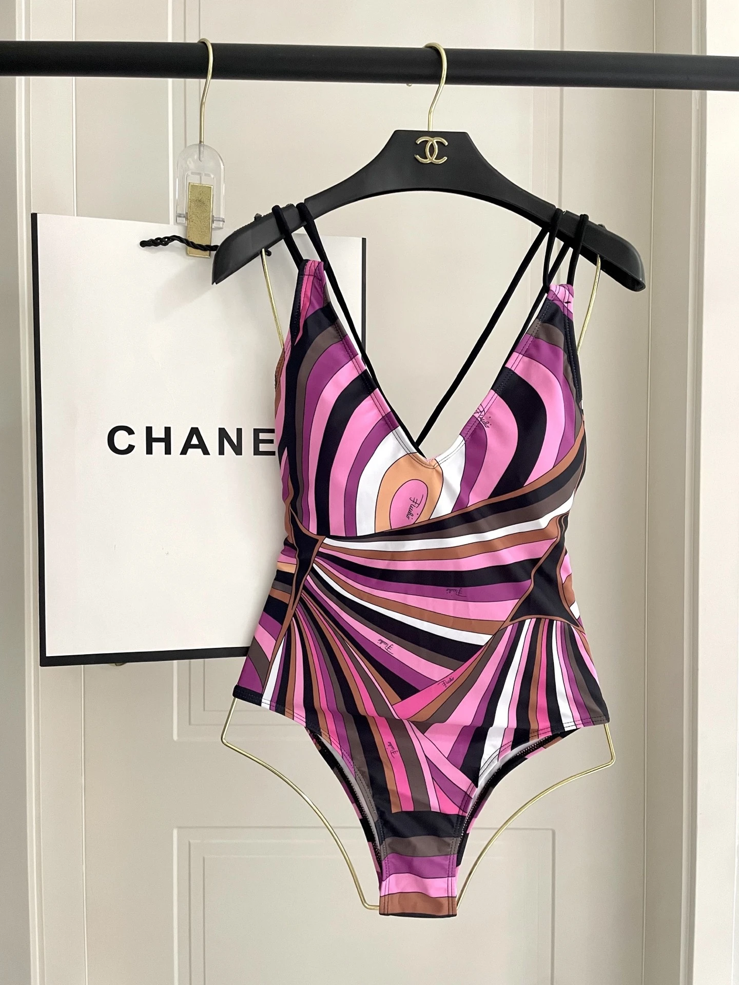 Swimwear — b3d3a325