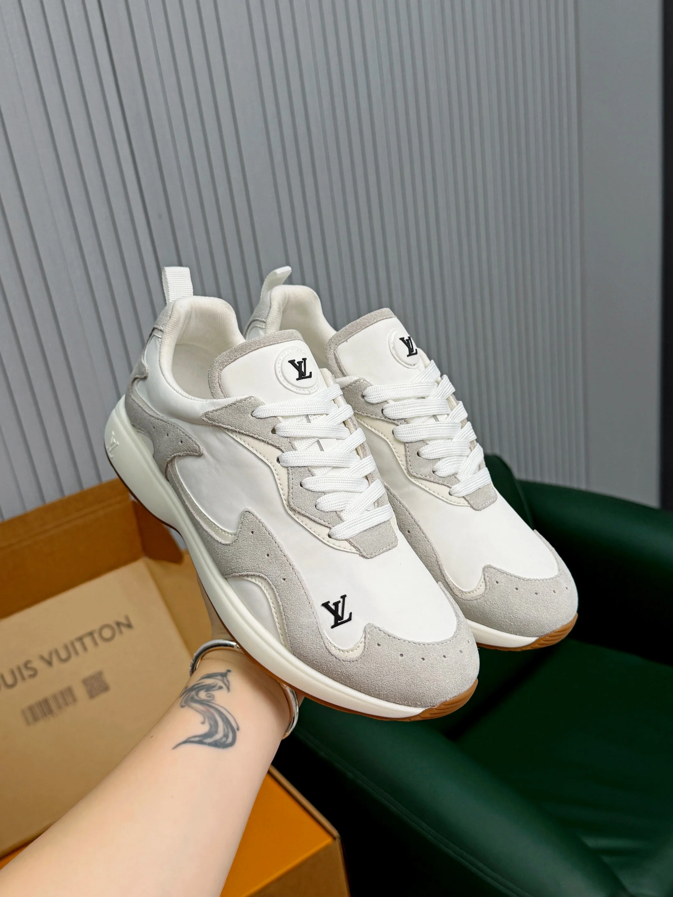 Louis Vuitton Sneakers — 4fdc6e07