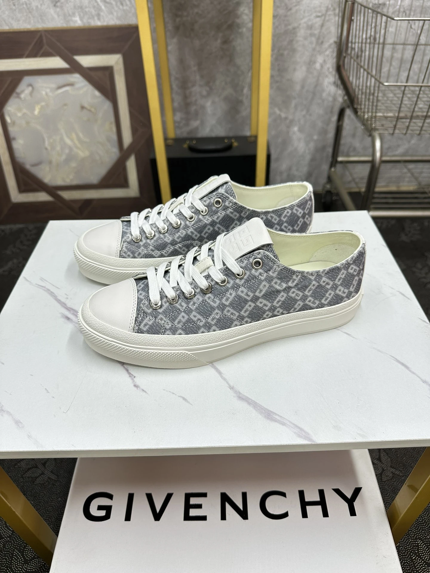 Givenchy Shoes — 5547d009