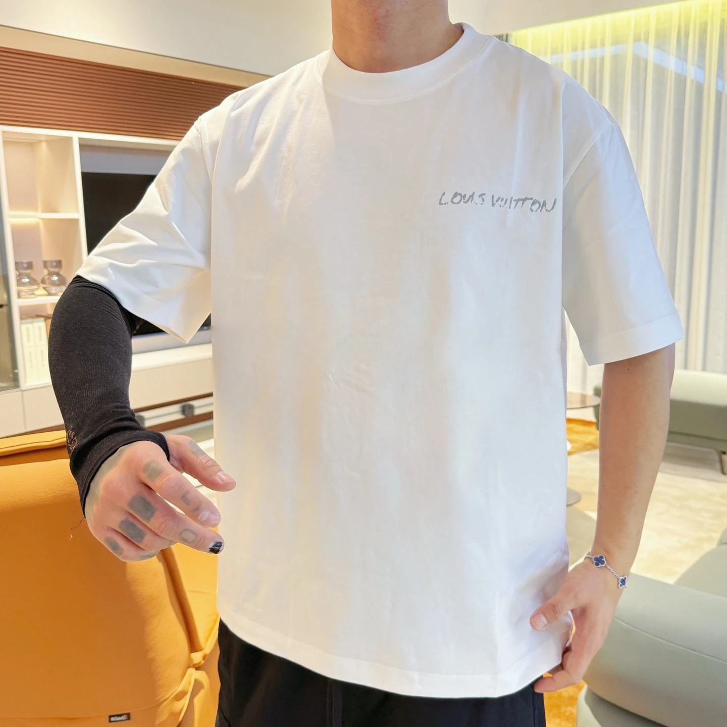 Louis Vuitton T-Shirt — 8d763c21