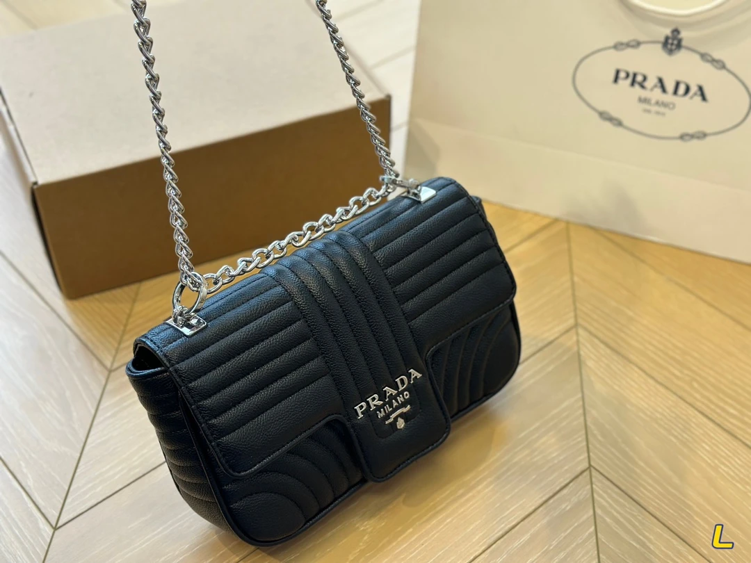 Prada Bag — 6e7daf6d