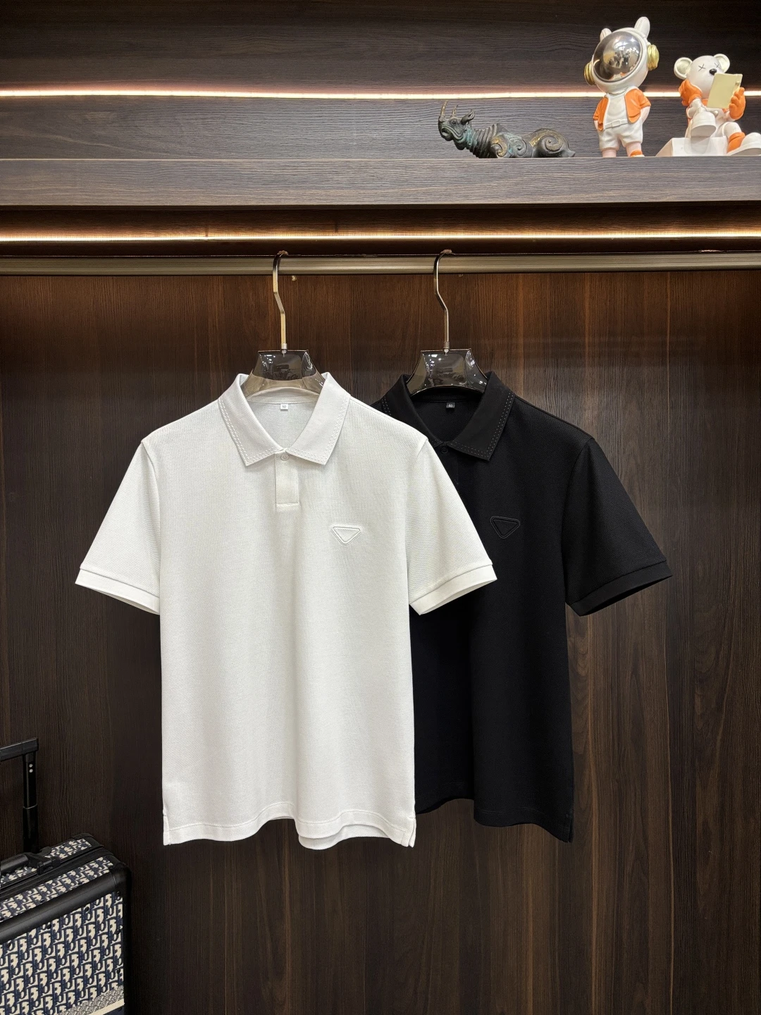 Prada T-Shirt — 84299621