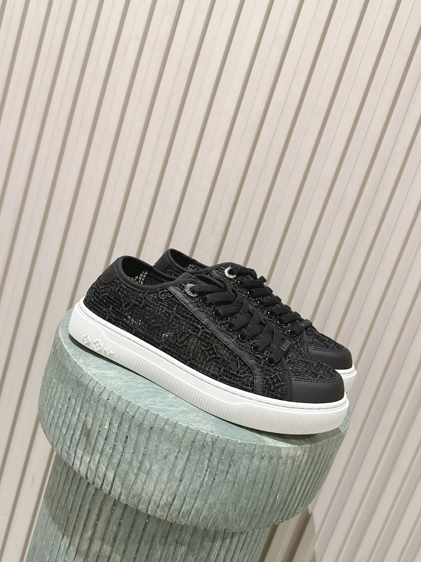 Louis Vuitton Sneakers — 0bf57ae6