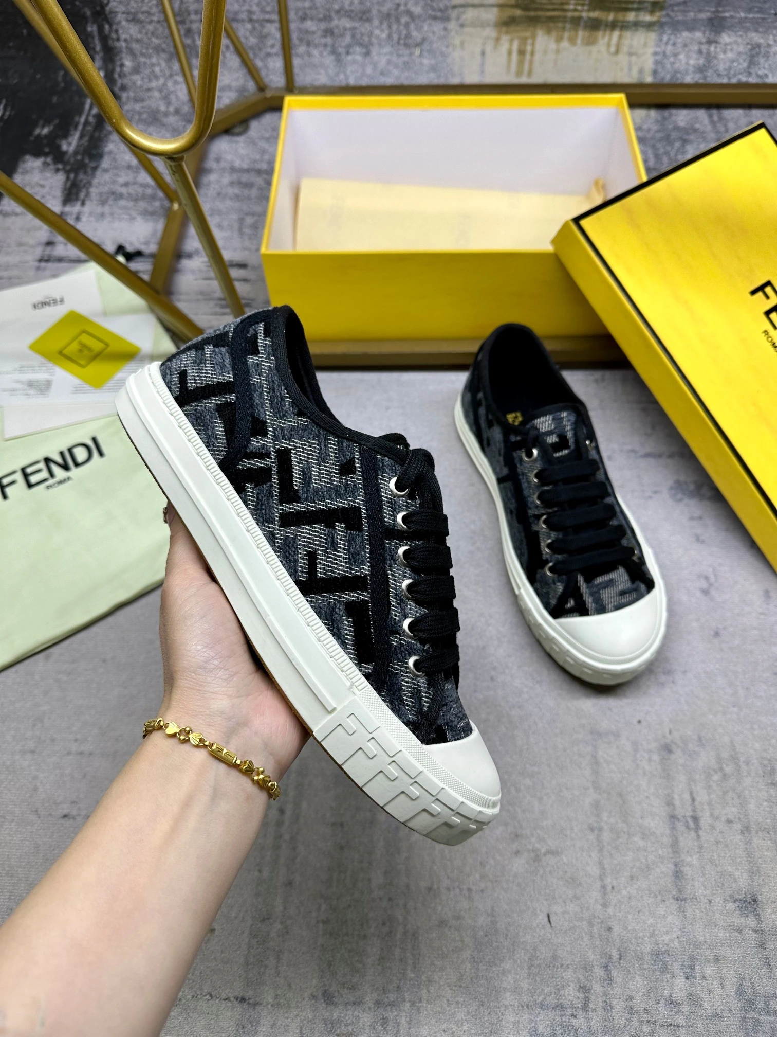 Fendi Sneakers — 237c7113