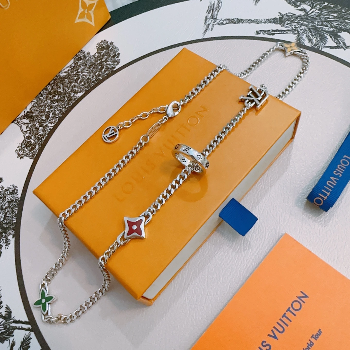 Louis Vuitton Necklaces — 3c36f324