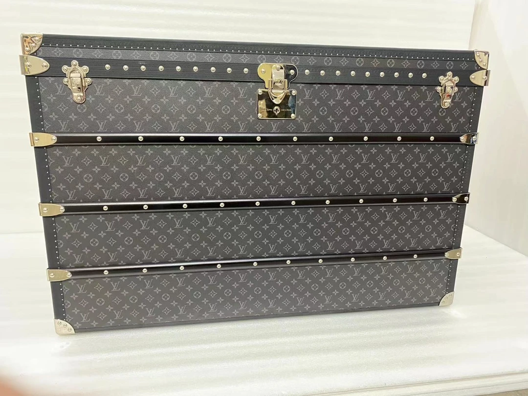 Louis Vuitton Luggage — 7046ca08