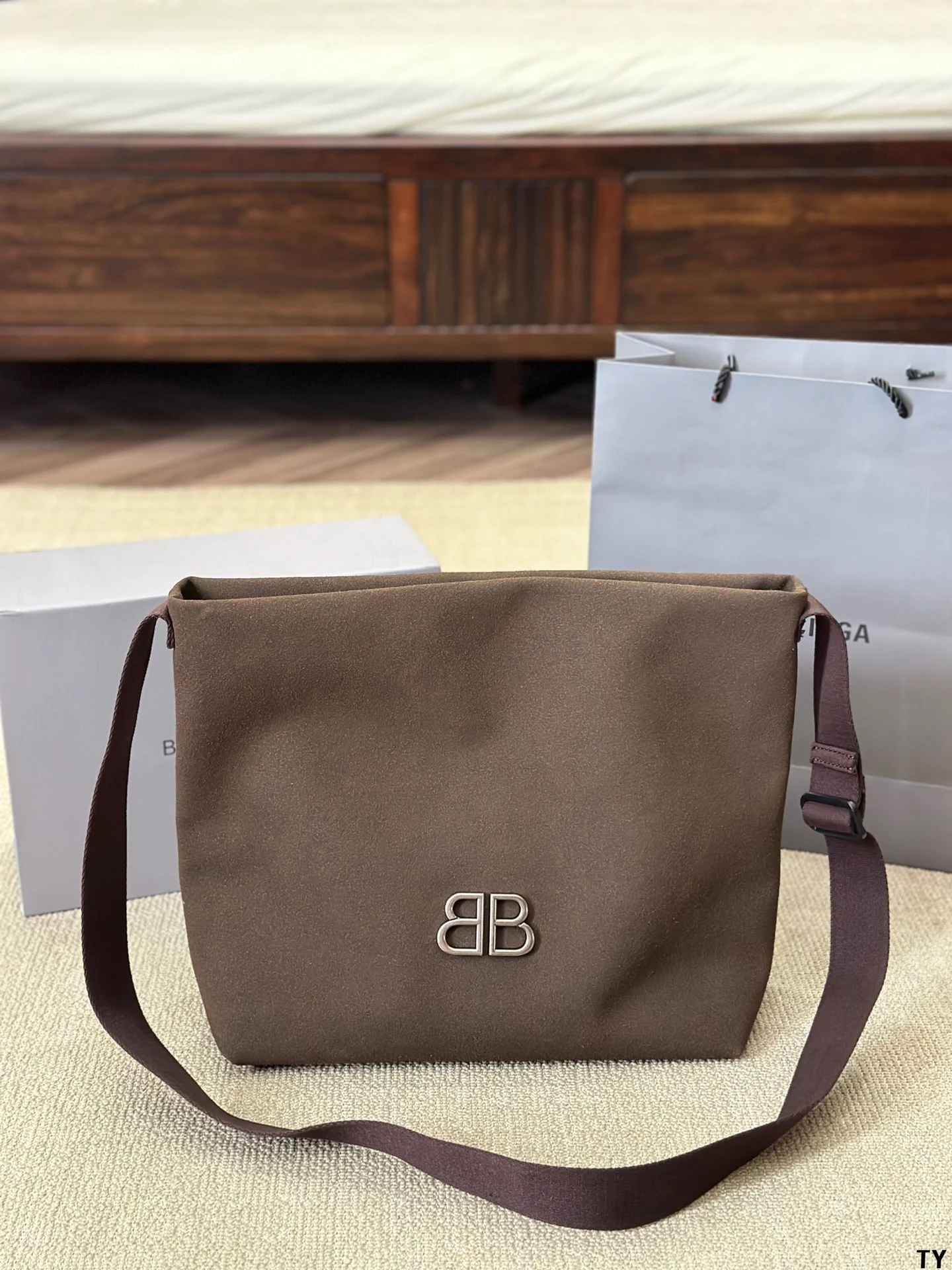 Balenciaga Bag — e1d78d53