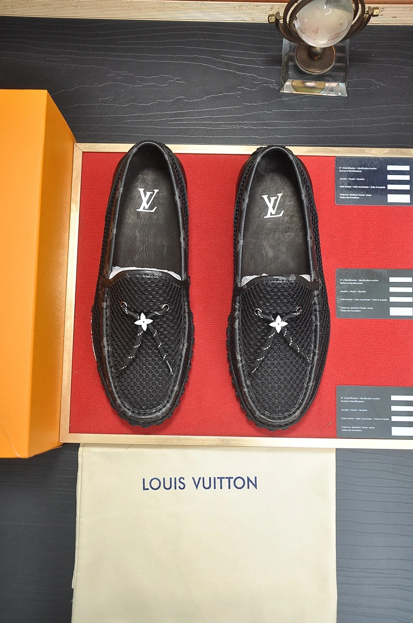 Louis Vuitton Sneakers — b1775401