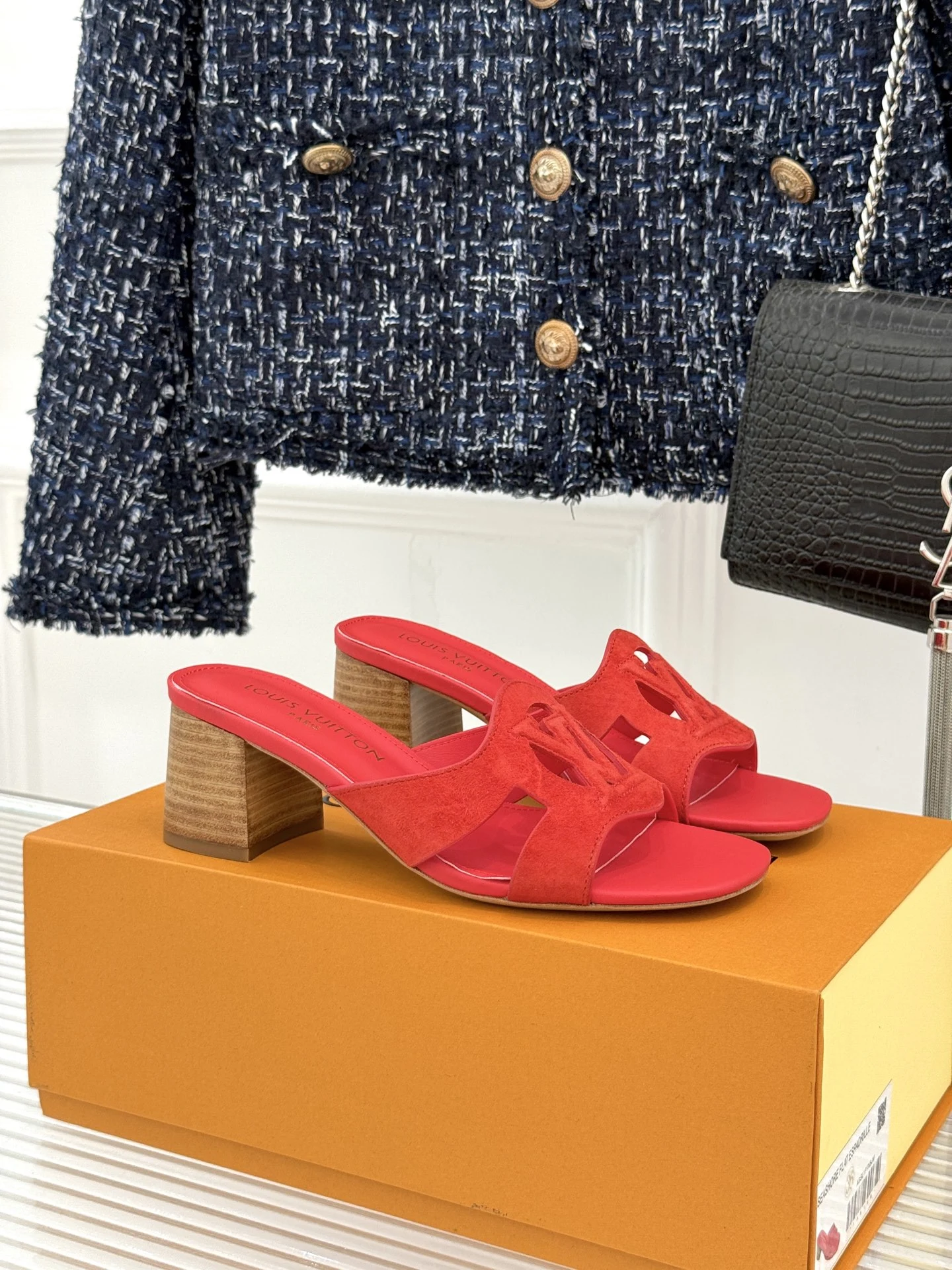 Louis Vuitton Slippers — 1afcc33e