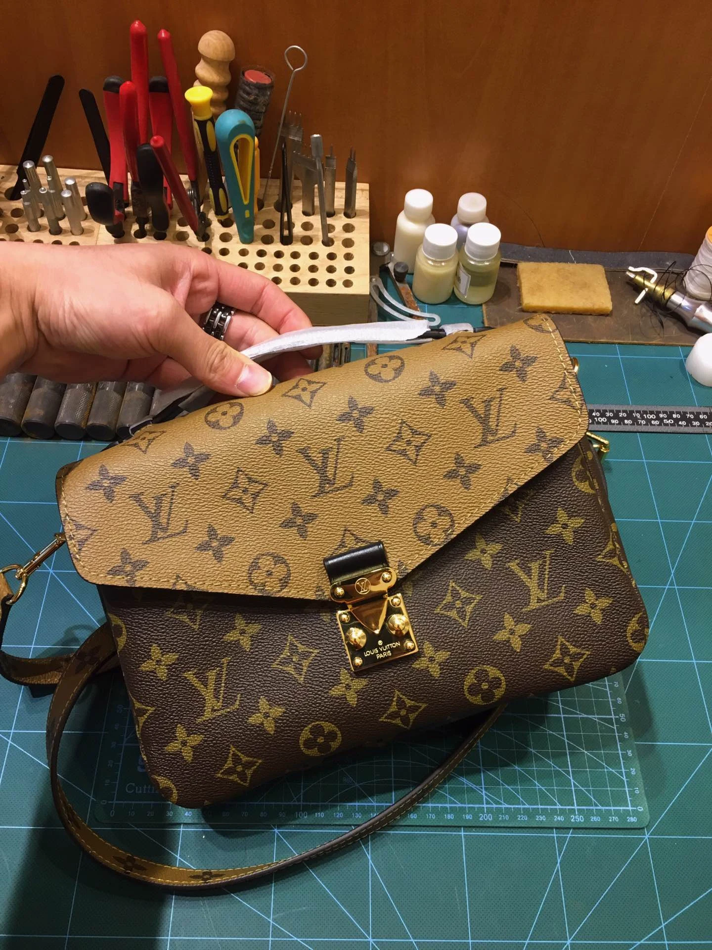 Louis Vuitton Bag — 057745c1