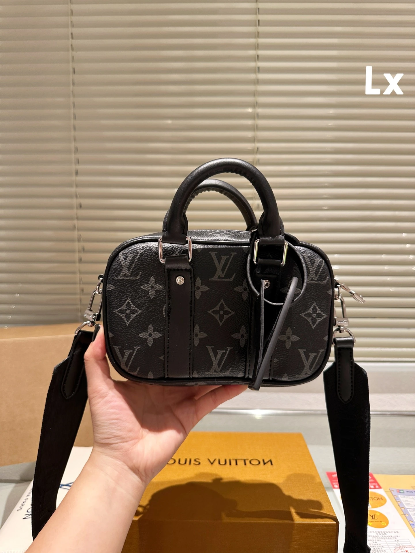Louis Vuitton Bag — 82e943ee