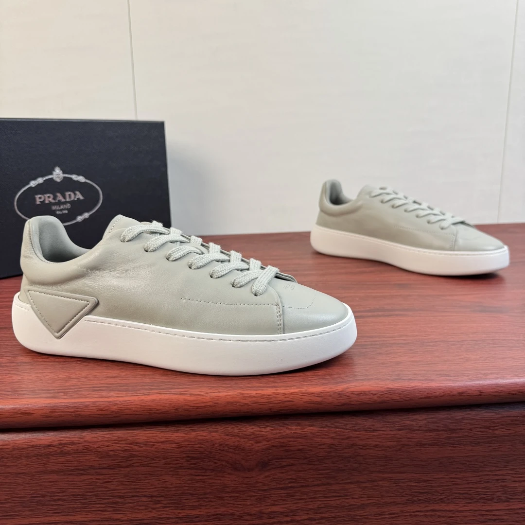 Prada Sneakers — 606b69a4