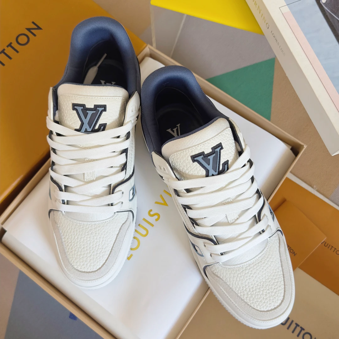 Louis Vuitton Sneakers — 05cda780