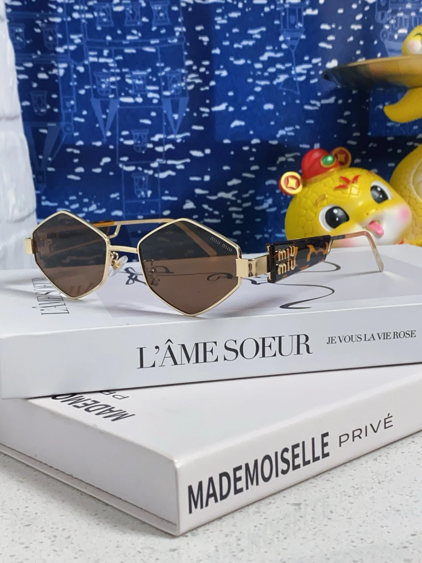 Miu Miu Eyewear — fb5f7512