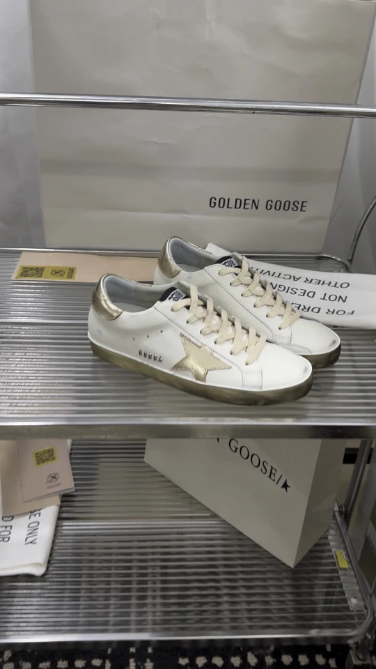 Golden Goose Sneakers — 90b9fe86