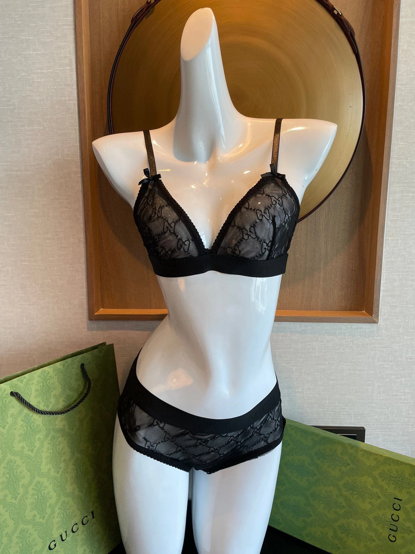 Gucci Swimwear — 608e8e7b
