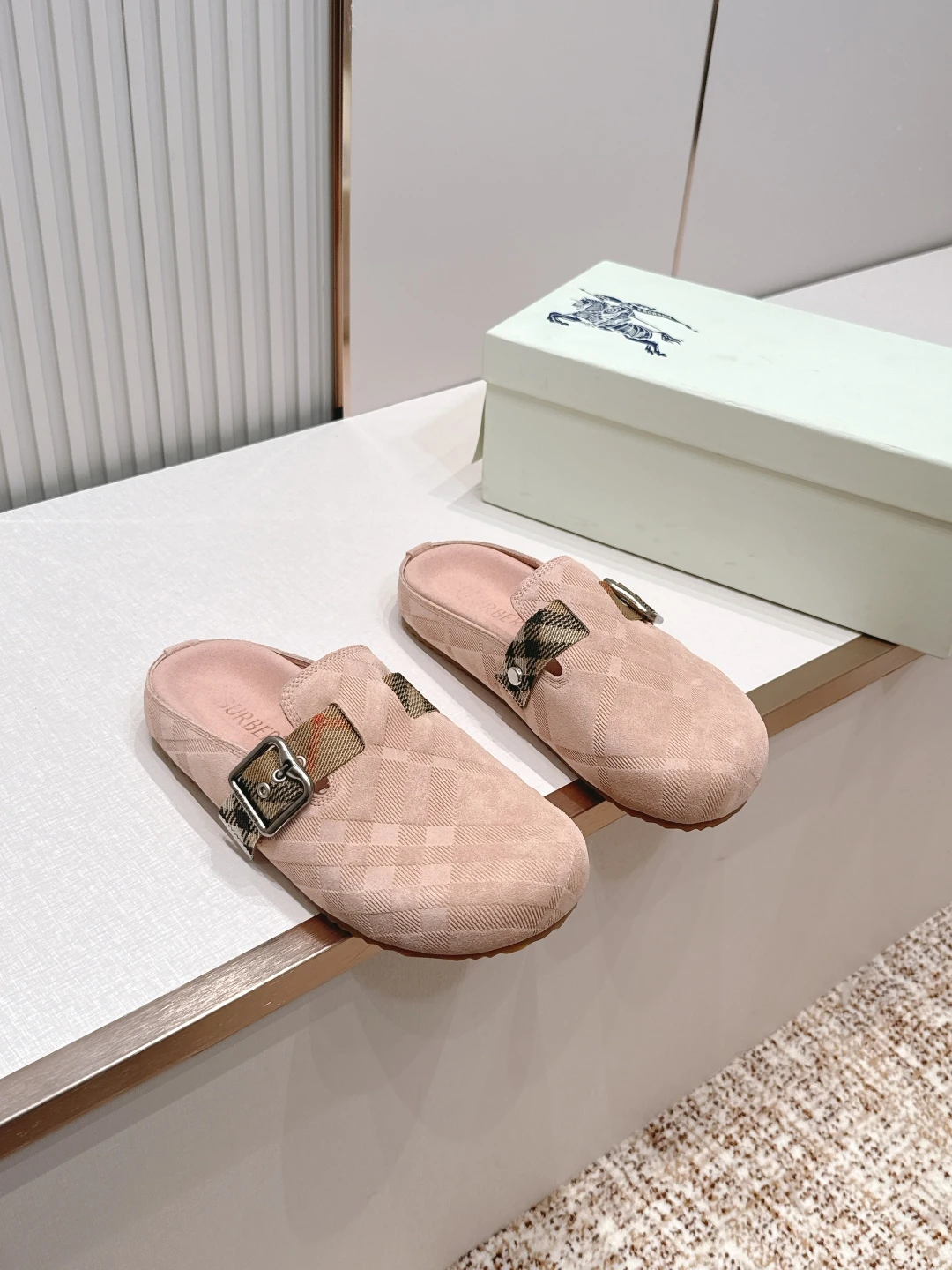 Burberry Slippers — 7f448885