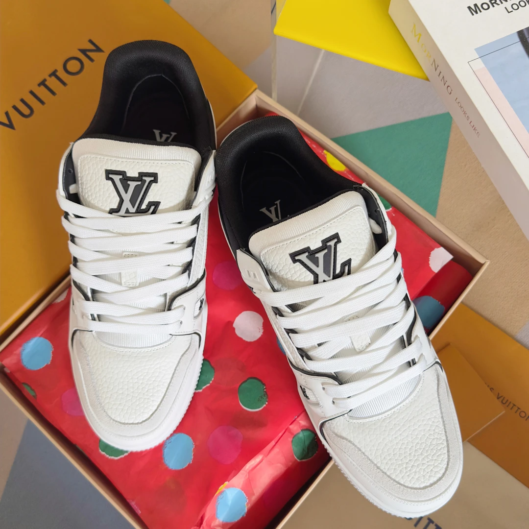 Louis Vuitton Sneakers — 95fb41b4