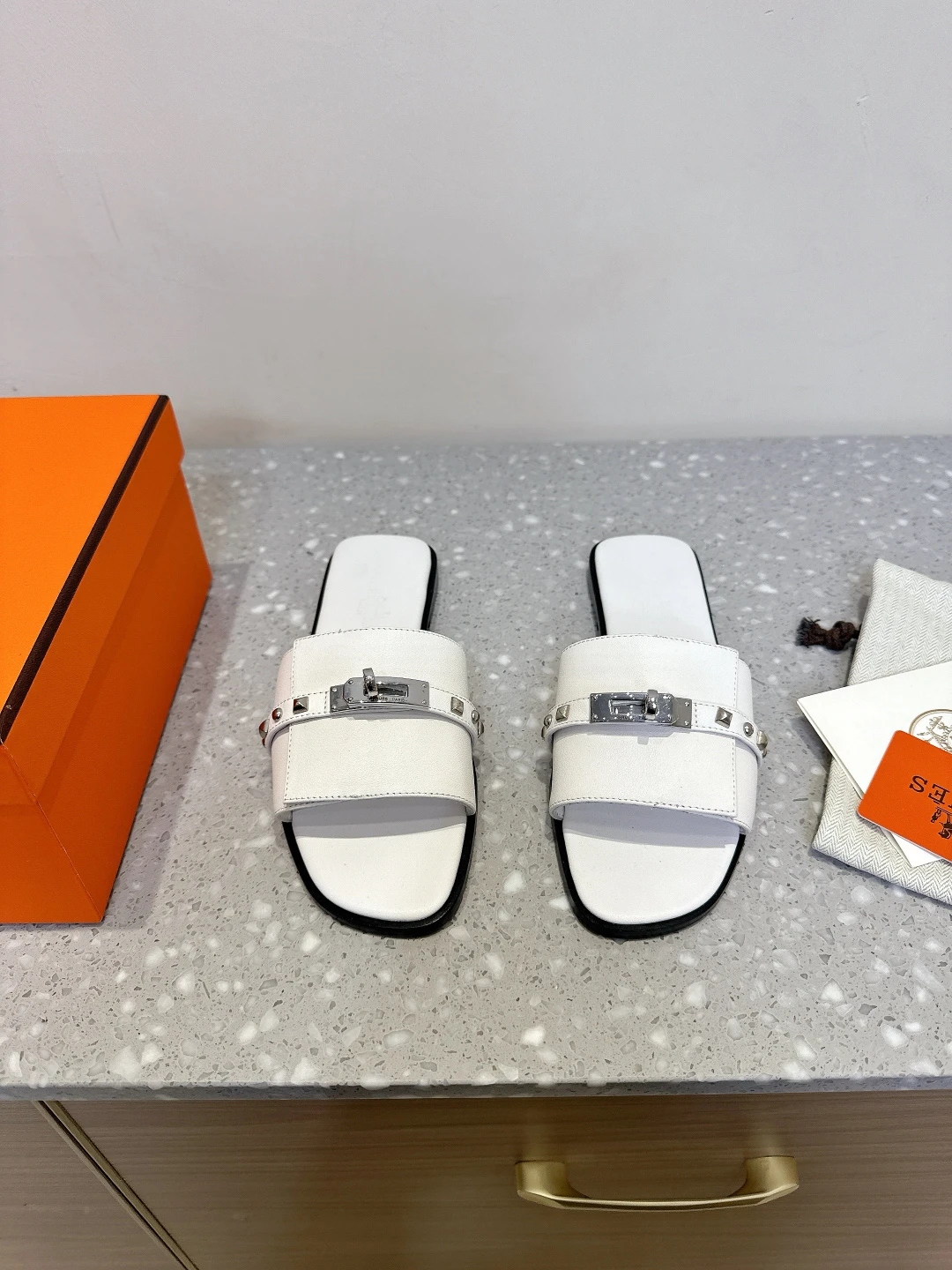 Hermès Slippers — 428f3c97