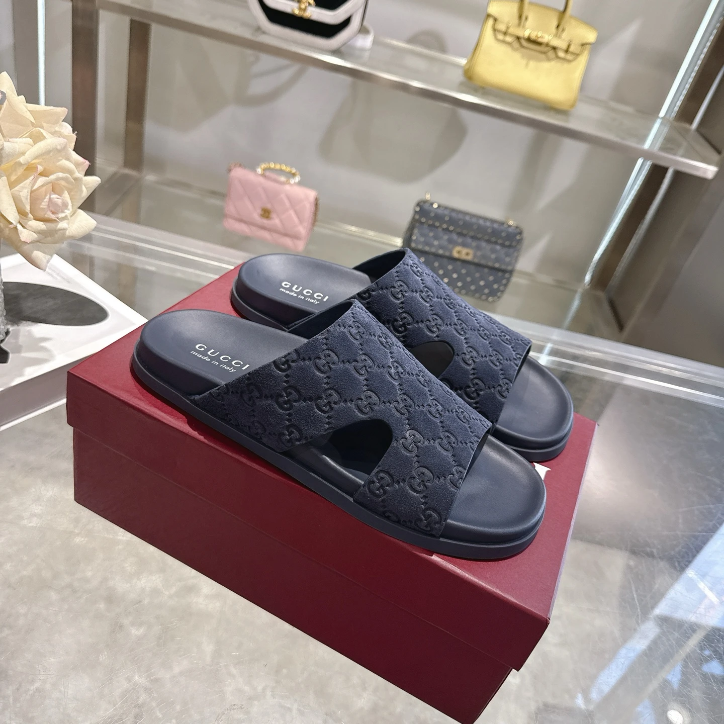 Slippers — 21a97aa6