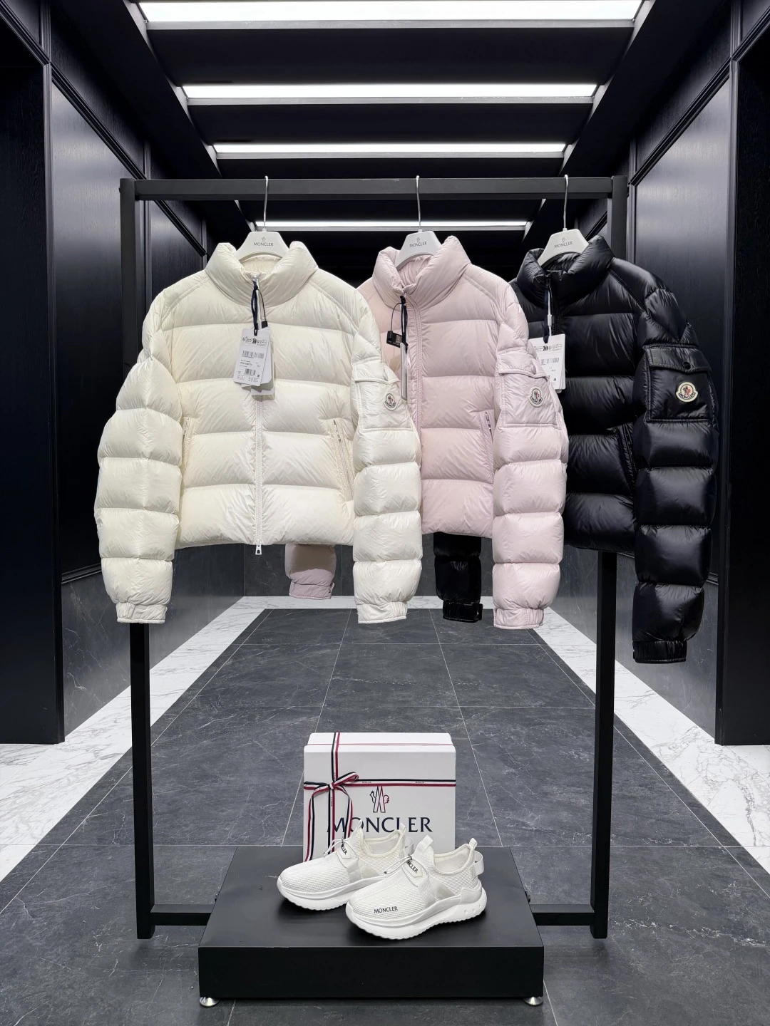 Moncler Down Jackets — ec221407