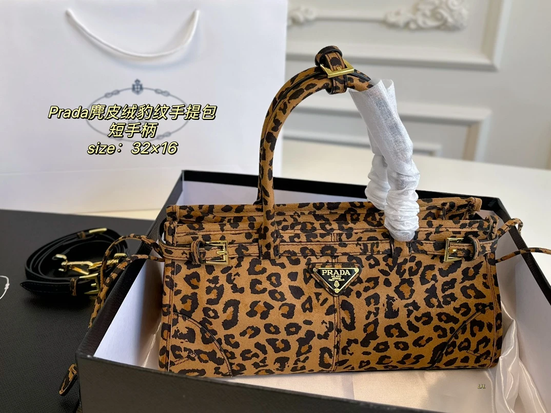 Prada Bag — e8db609f