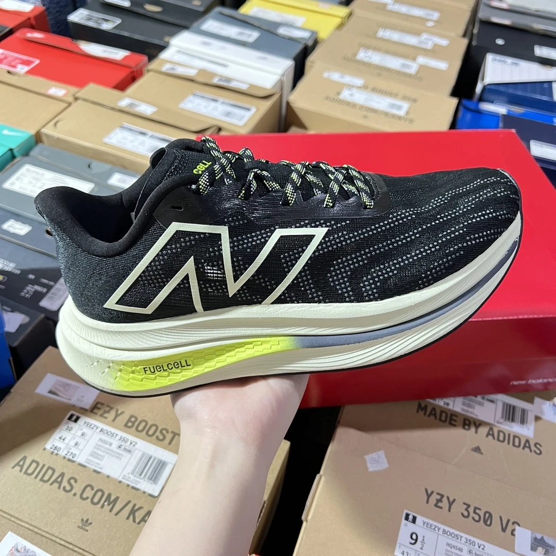 New Balance Sneakers — 21276120