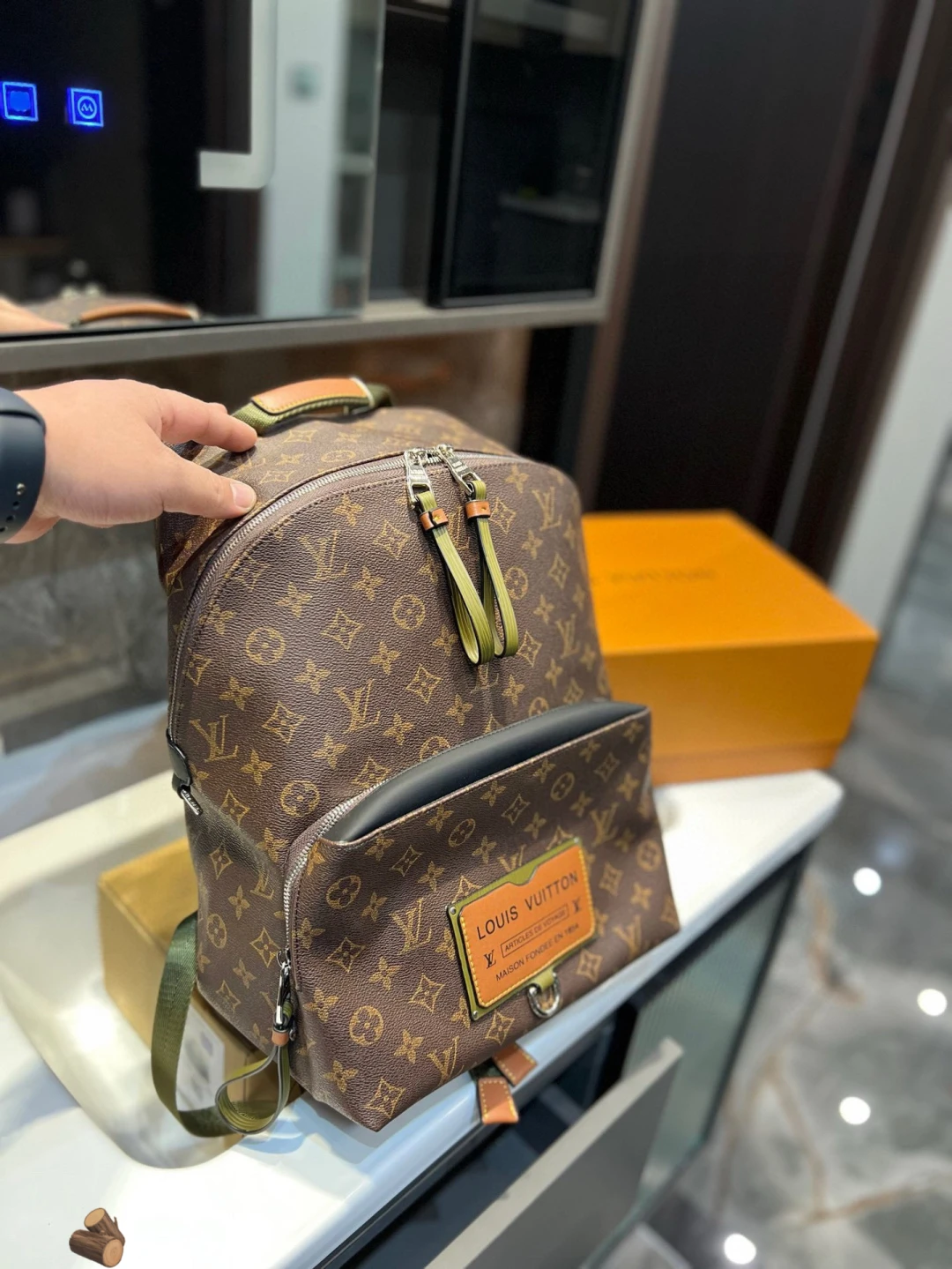 Louis Vuitton Bag — f27e91f8
