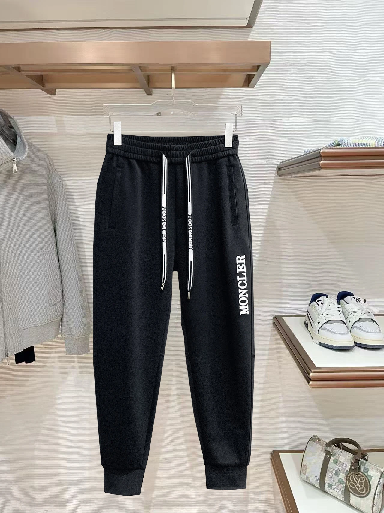 Moncler Trousers — fa3344b8