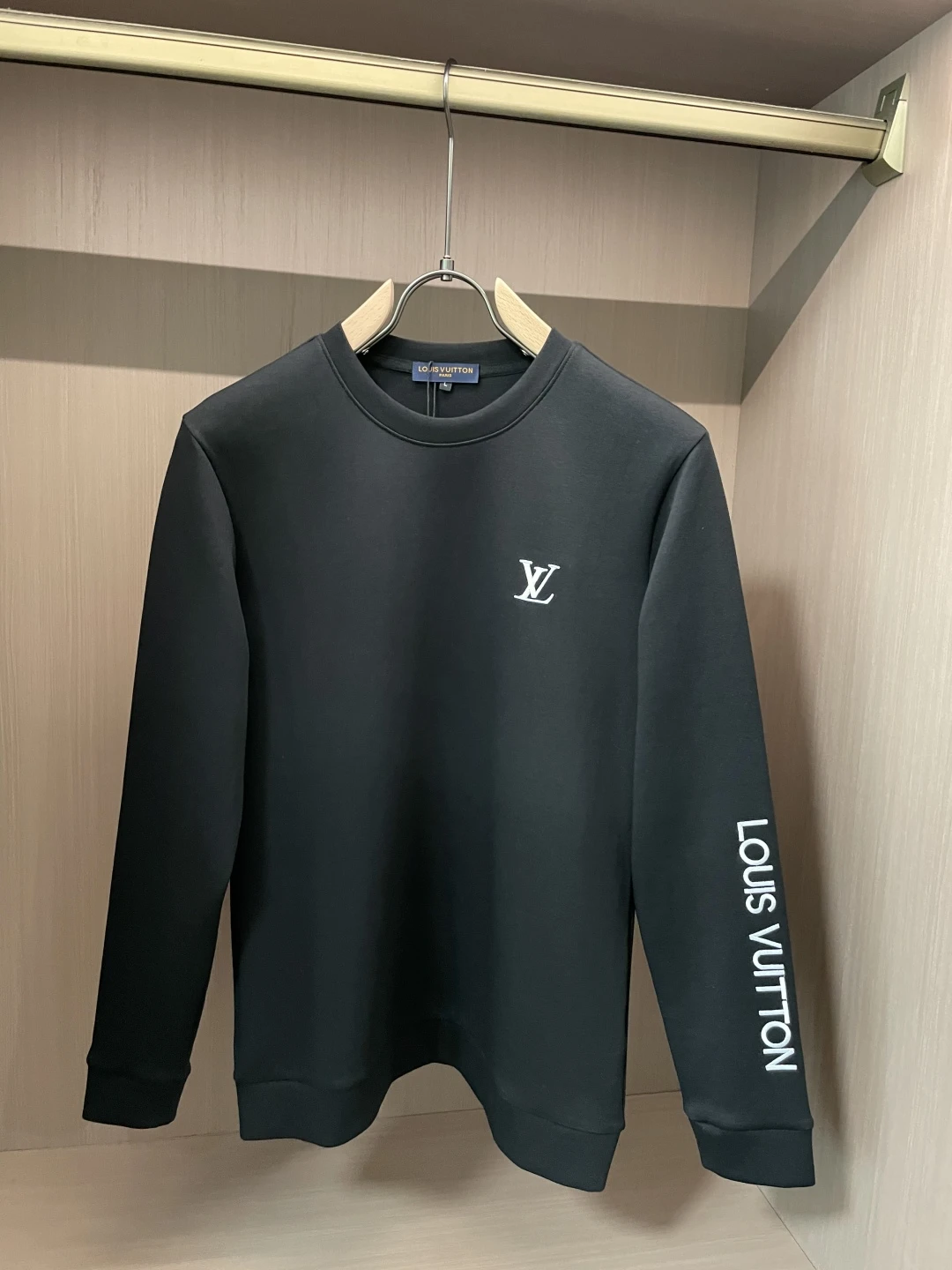 Louis Vuitton Sweatshirts — f58d37b1