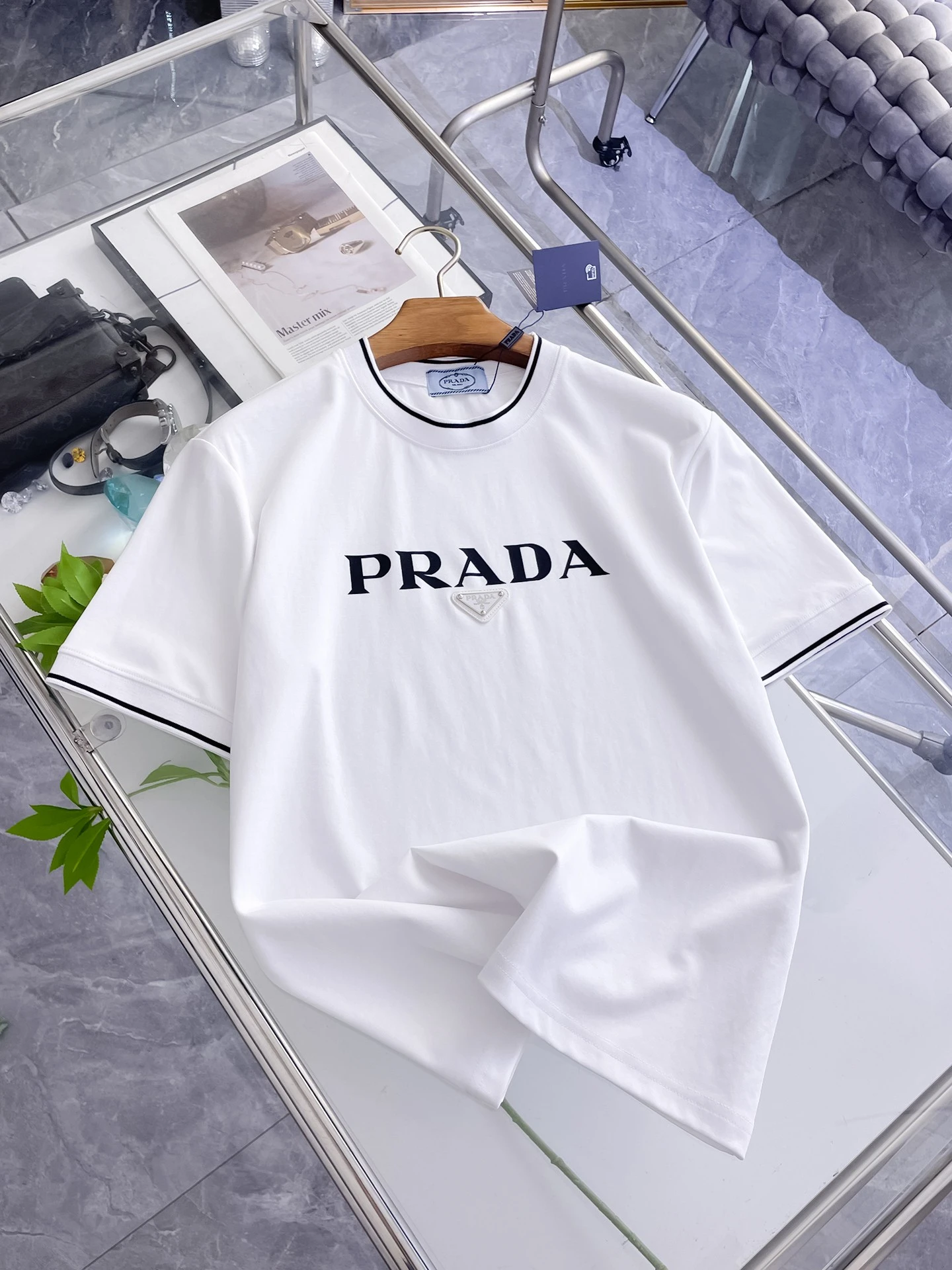Prada T-Shirt — dbe91101