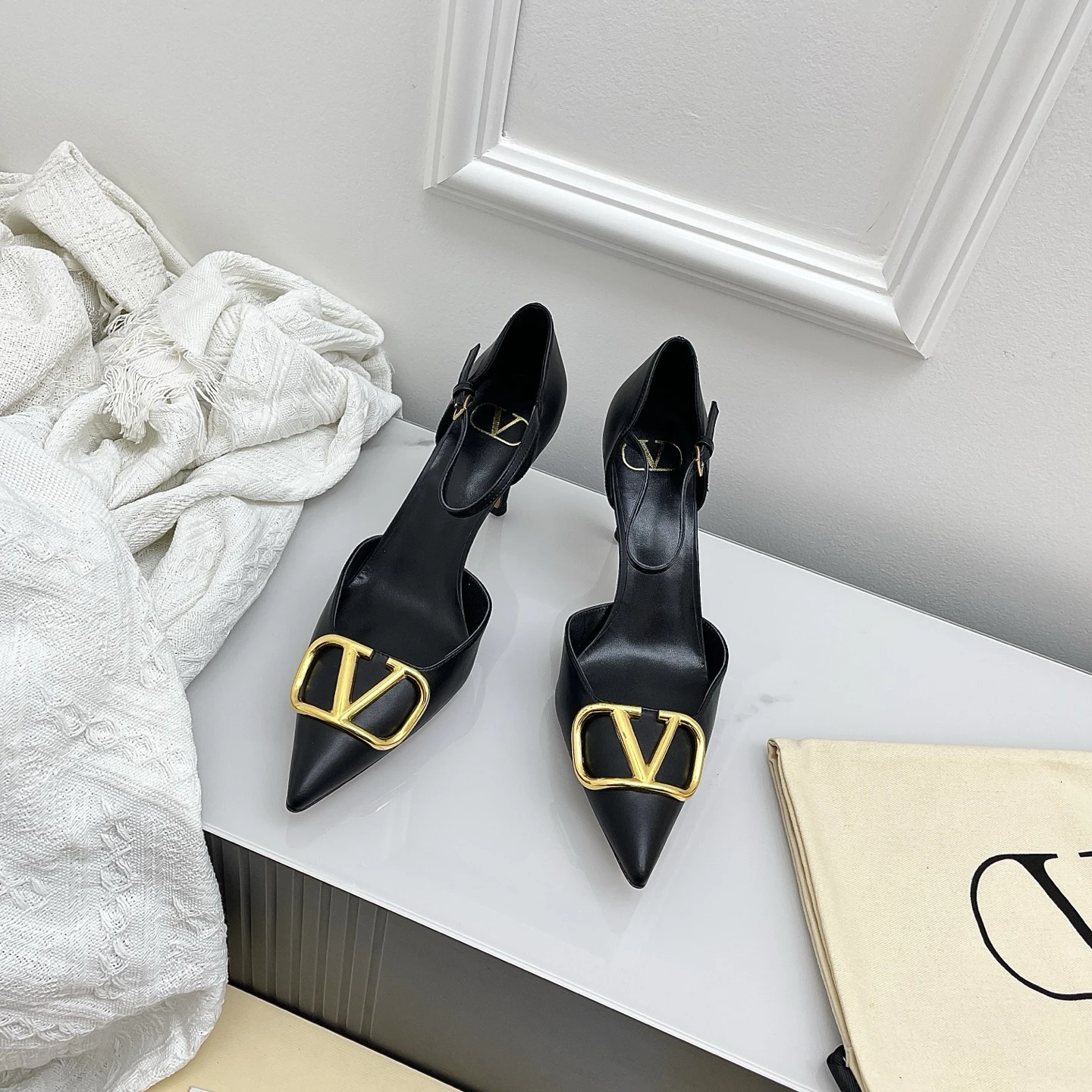 Valentino Sandals — d9b02ebf
