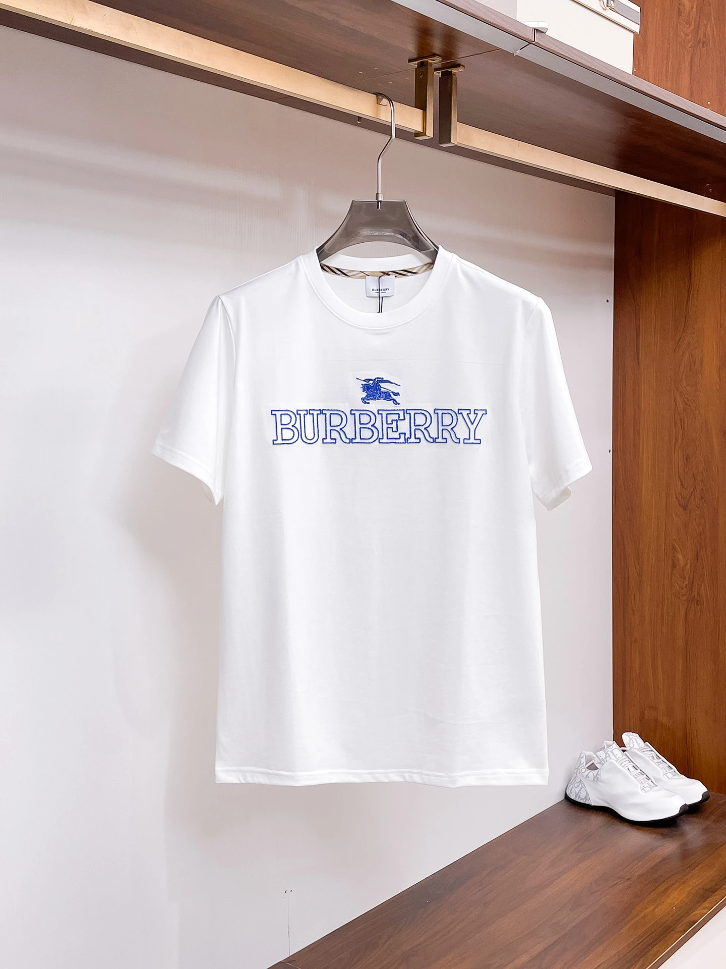 Burberry T-Shirt — 095e4c28