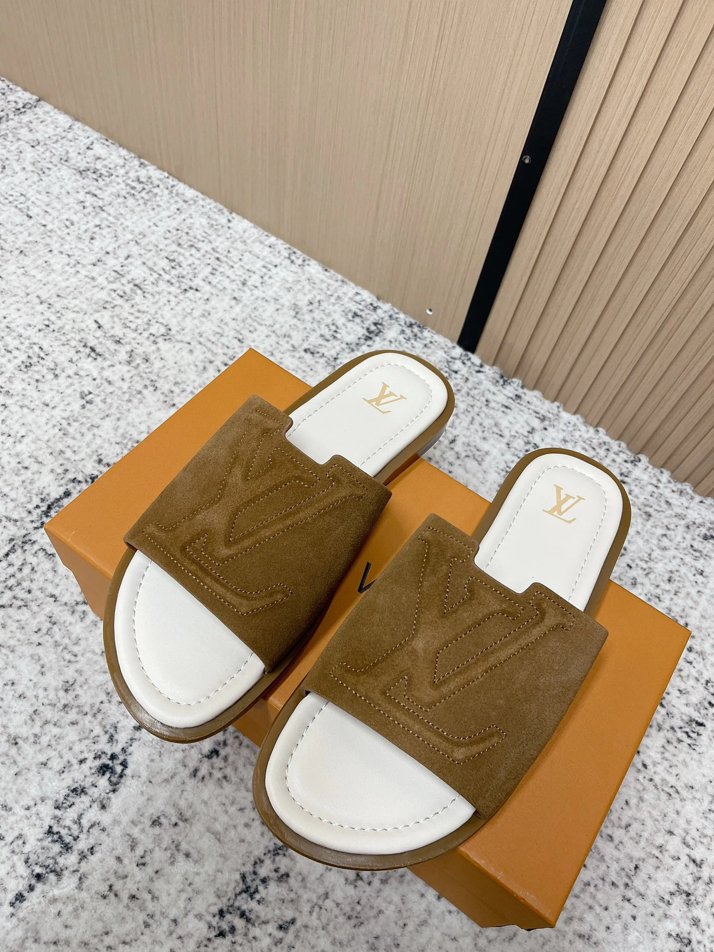 Louis Vuitton Slippers — 8a38a67b