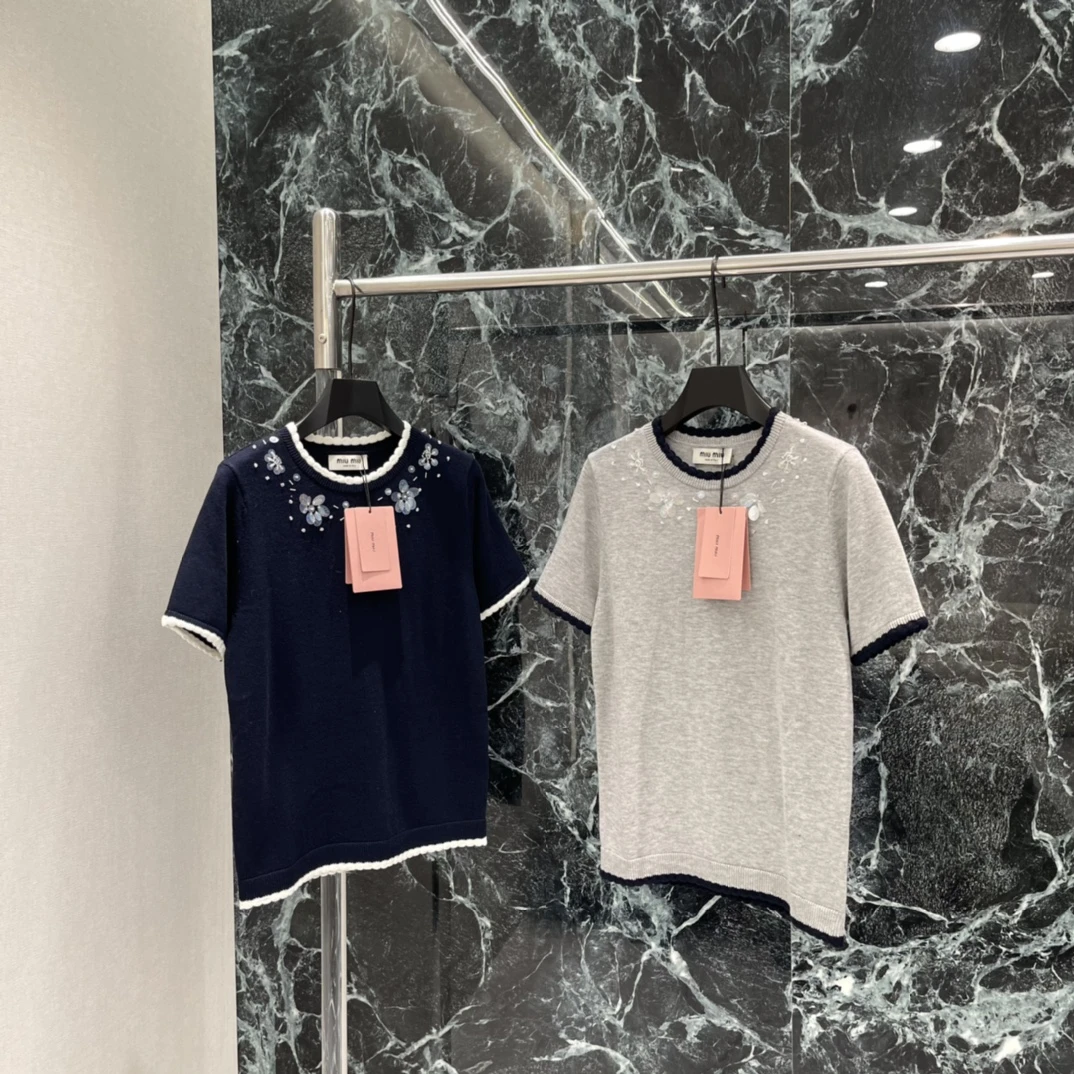 Knitwear — e9d68c12