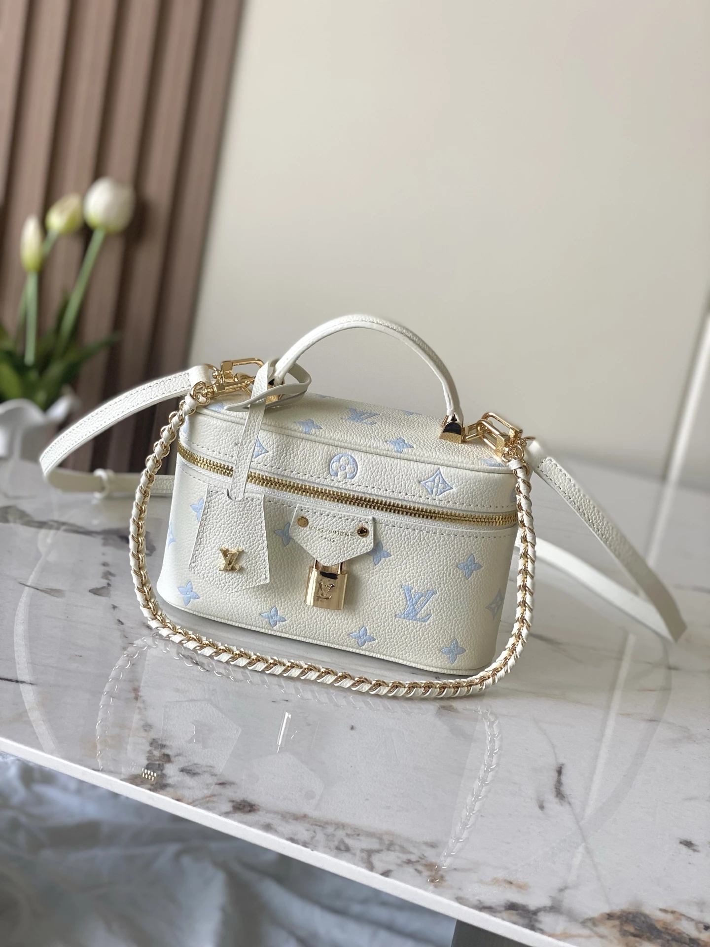 Louis Vuitton Bag — 0ca250cd