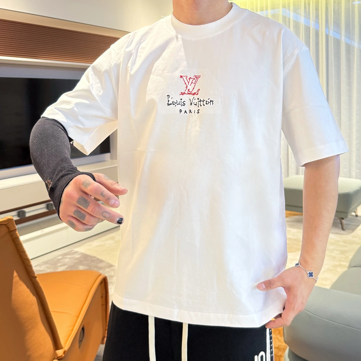 Louis Vuitton T-Shirt — 84044ba3