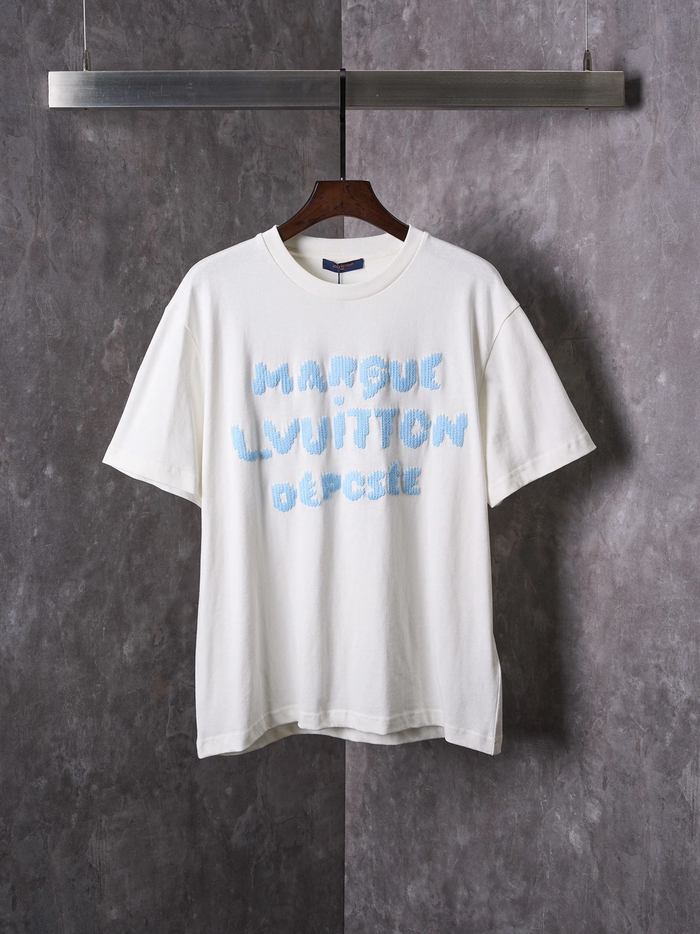 Louis Vuitton T-Shirt — 47cfc1c6