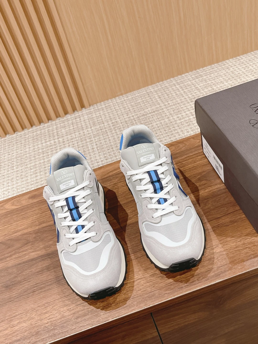 Valentino Sneakers — dd1e7c26