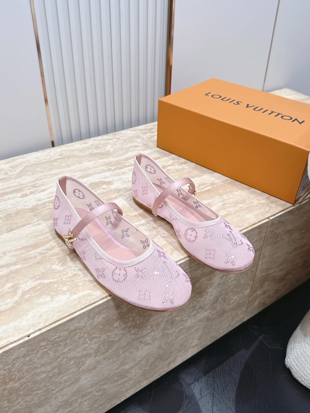 Louis Vuitton Sandals — 3d4bfe57