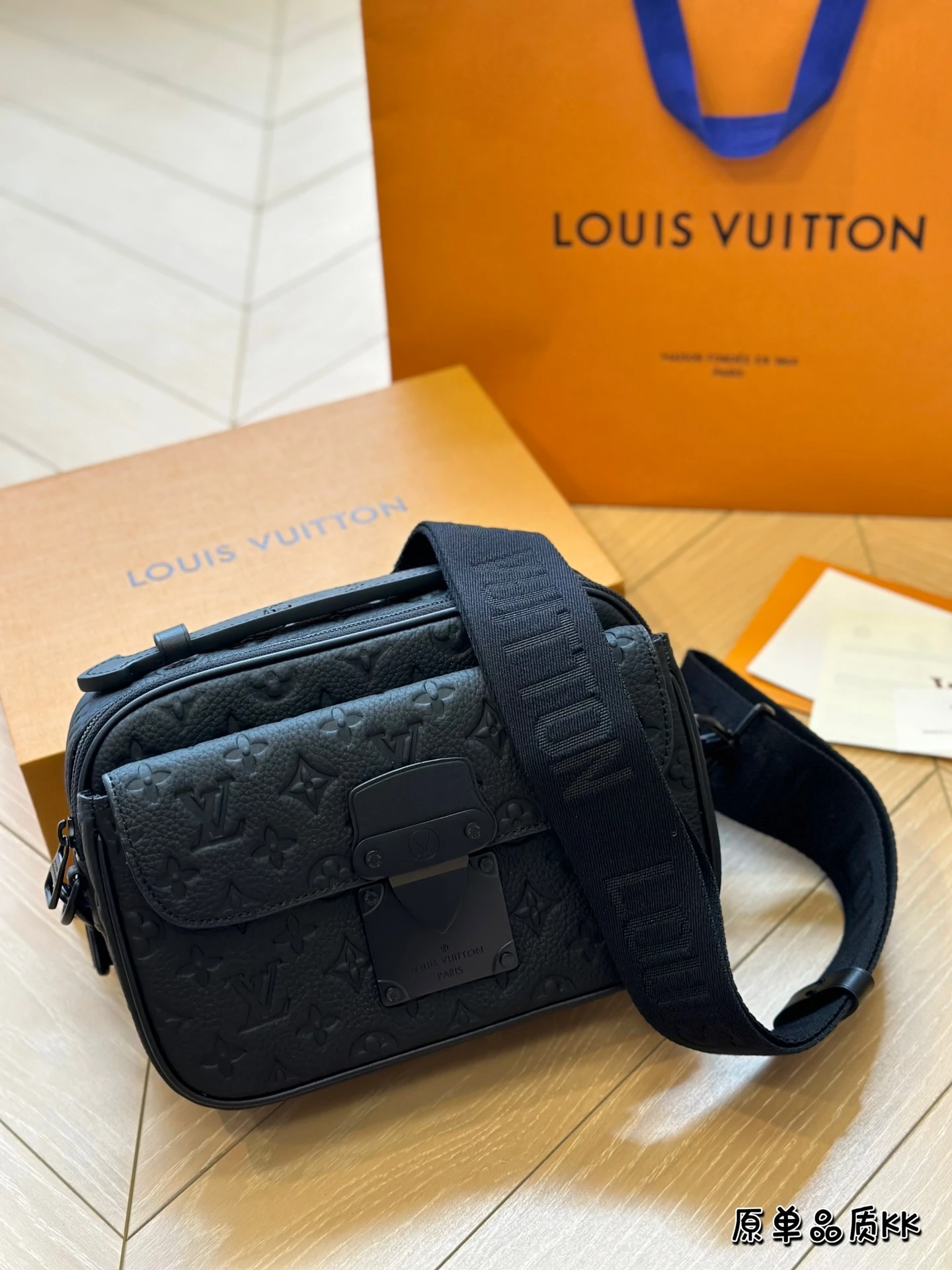 Louis Vuitton Bag — 79b99876