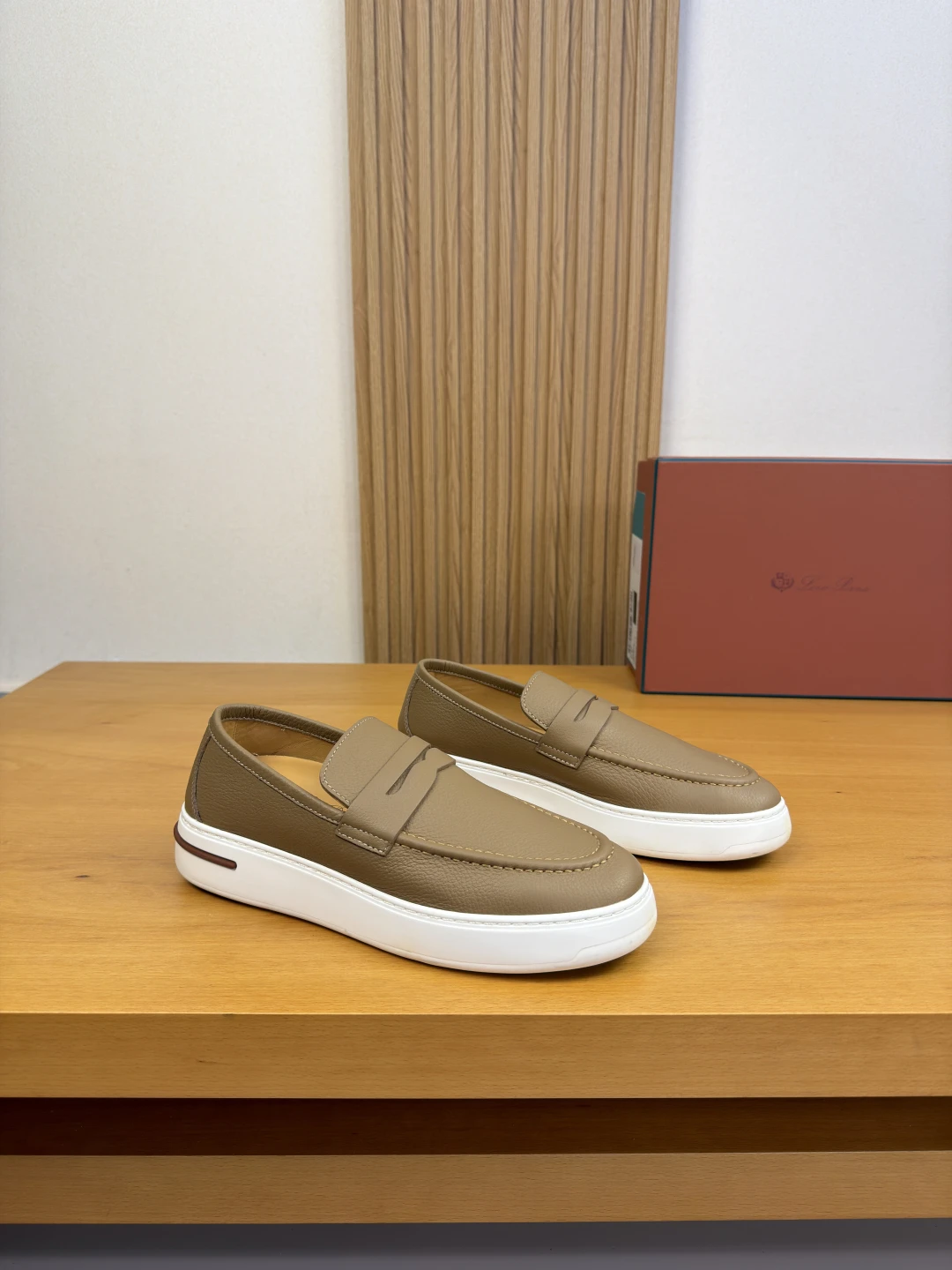 Loro Piana Sneakers — c114e7f0