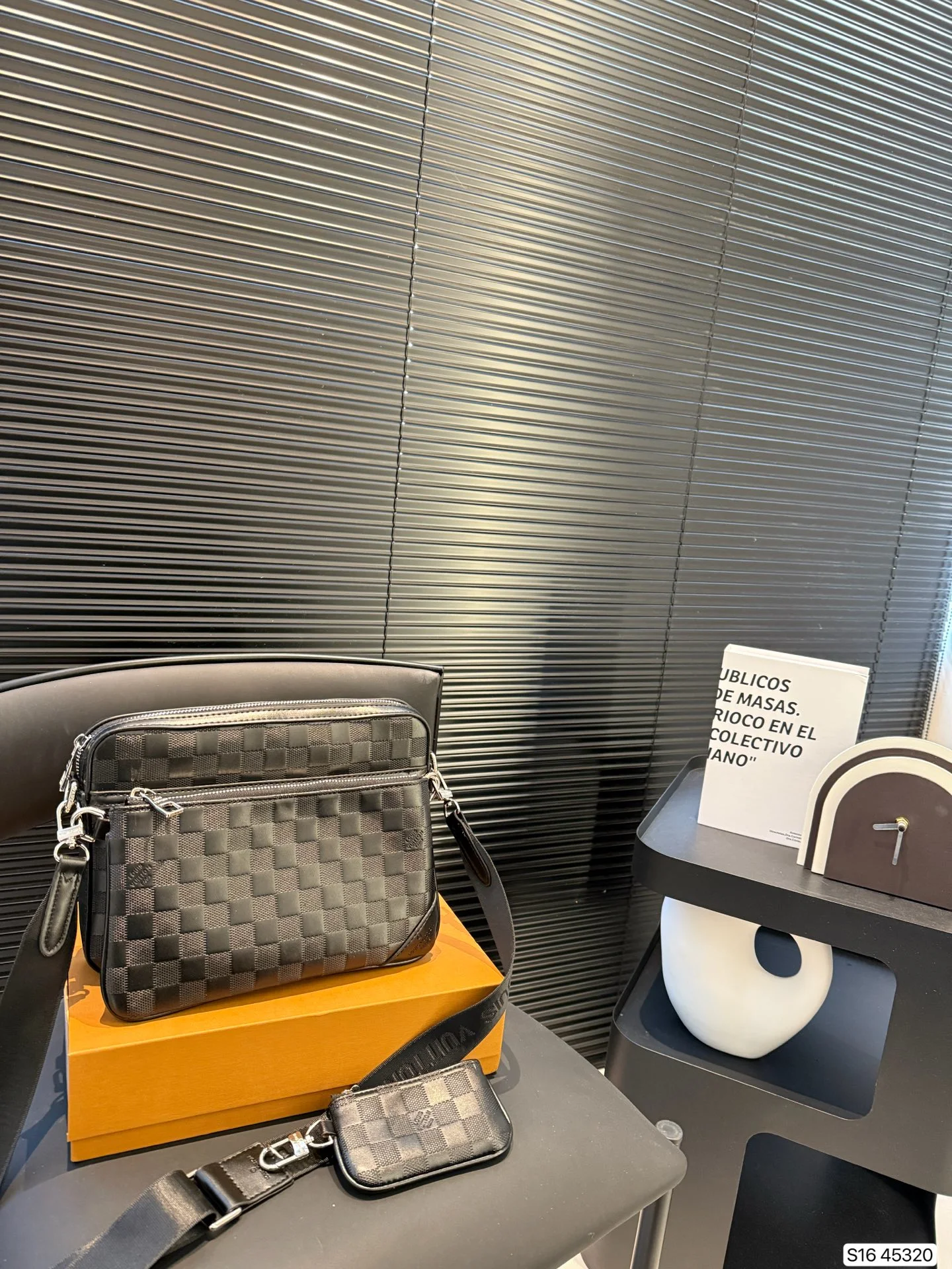 Louis Vuitton Bag — 7654723a